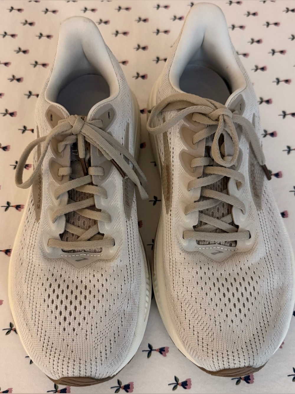 Brooks Ghost 17 - ‘Chateau Grey Portabella’ - Women’s Size 9.5 - EUC